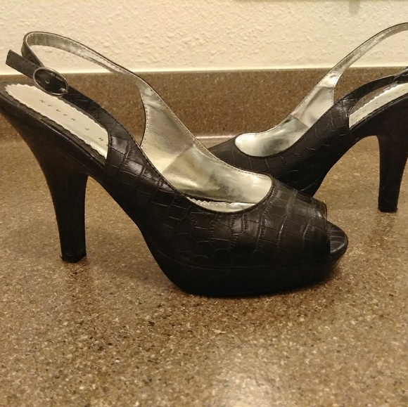 Shoes - Picture 7 of 8